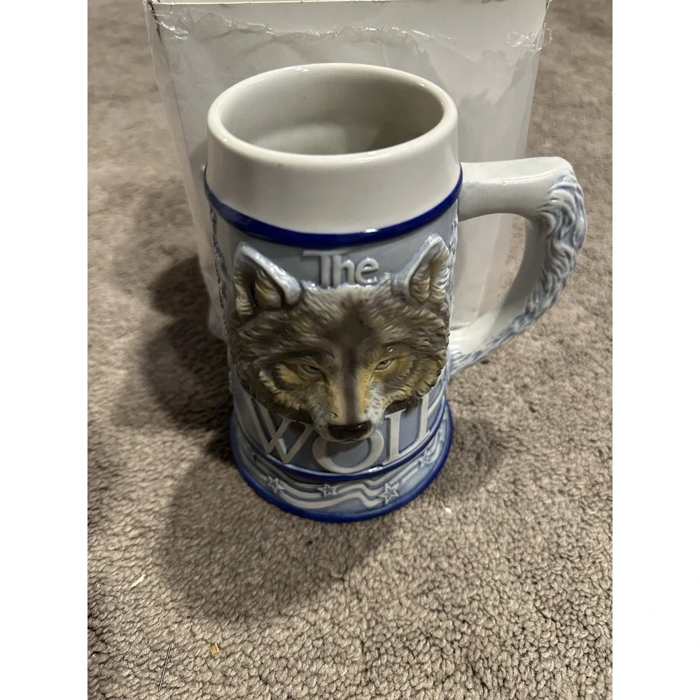 The Gray Wolf Stein American Animal Series Tom O'Brien 2000 3D Avon Limited